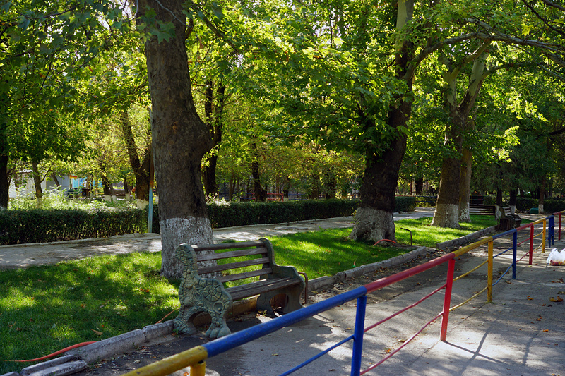 Внутри довольно уютно, много тени