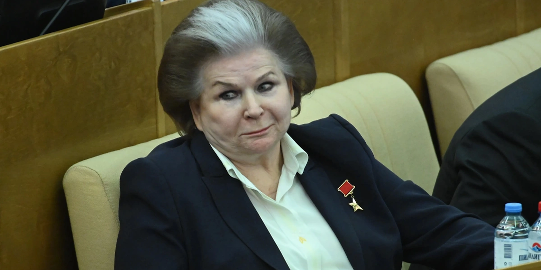 Валентина Терешкова размякла прямо на заседании и рухнула с кресла, ей стало сильно плохо.