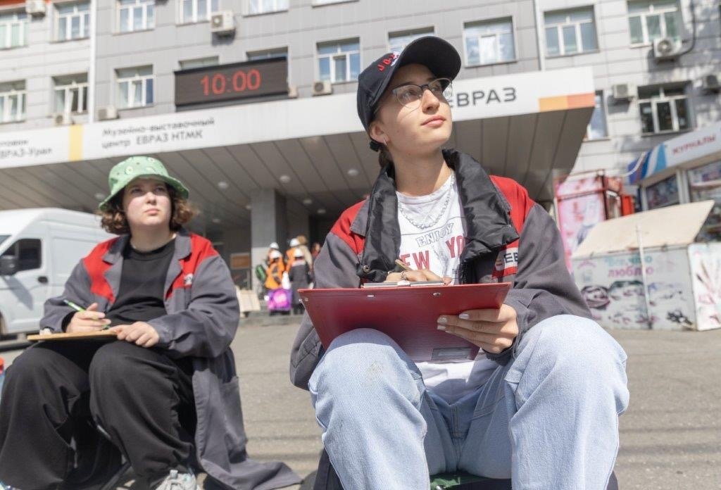    Художники в гостях у рабочих