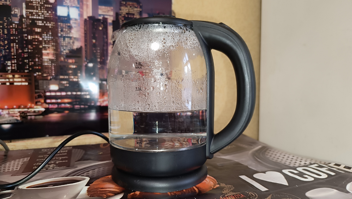 Электрочайник из светофора.