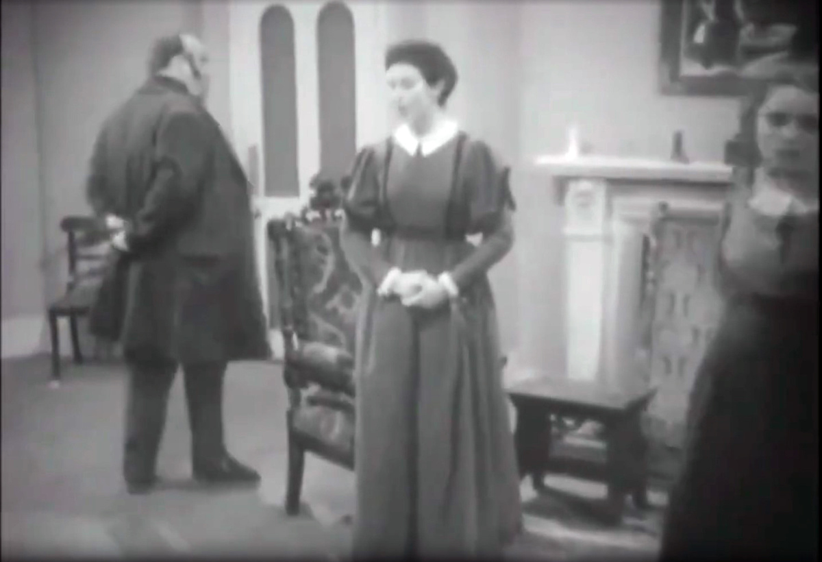 Мисс Темпль, на заднем плане мистер Брокльхерст