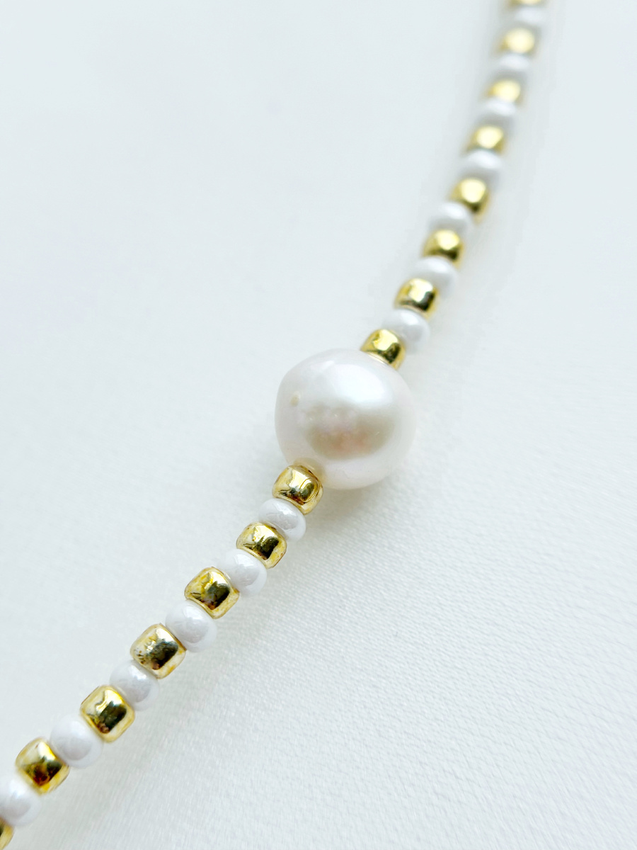 Носите этот чокер, чтобы придать изысканность и шарм любому наряду.