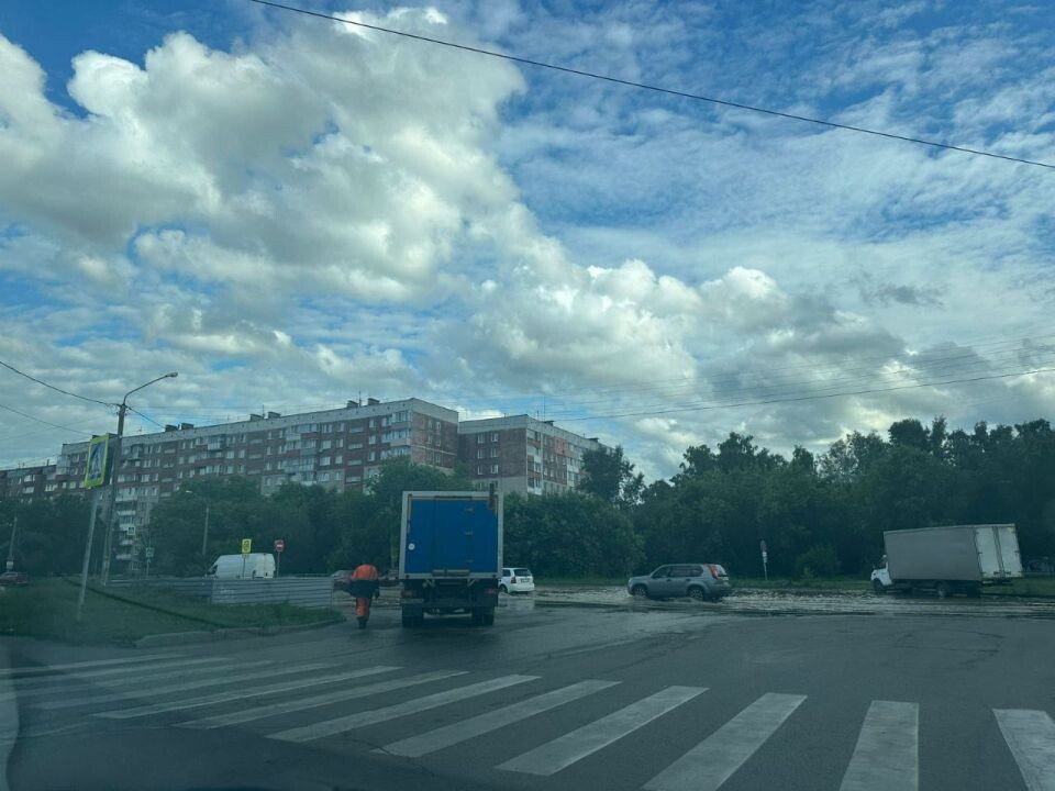    Ремонт трубопровода на перекрестке улиц Шукшина и Антона Петрова. Источник: Росводоканал Барнаул