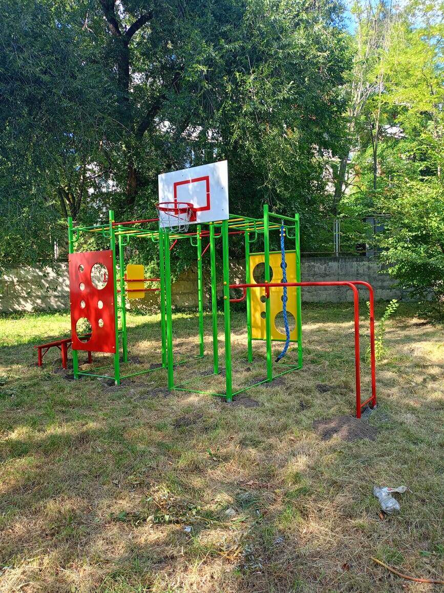 Гимнастический комплекс от Егоза в средней школе Пятигорска