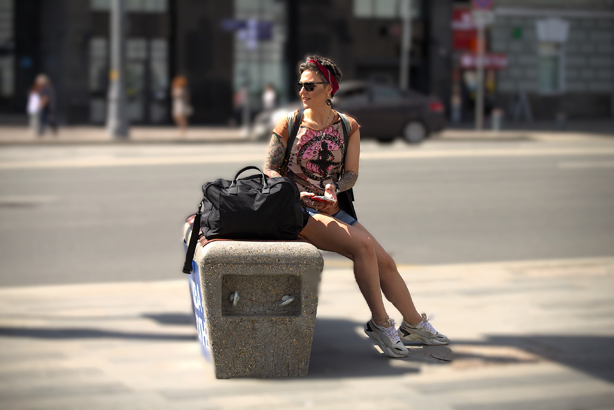 На фото Нина Маршак (модель 40+ для эмоционального контента), фотограф Лена Киселёва. Материал со съёмок в Москве, 25.05.2025 подкаст-сериал "Говорит Art Queen" сезон "Эвенторы снова в деле". 