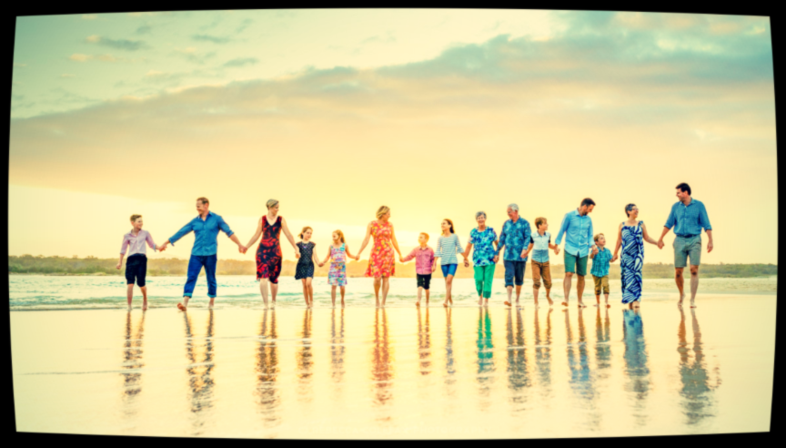 Теплое общение с близкими всегда дарит радость.