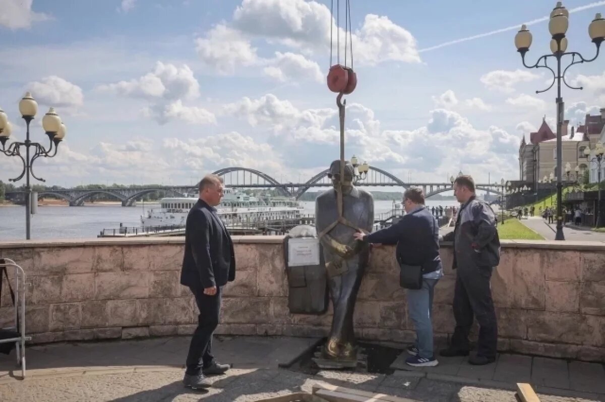    В Рыбинске вернули памятник Ошанина на Волжскую набережную