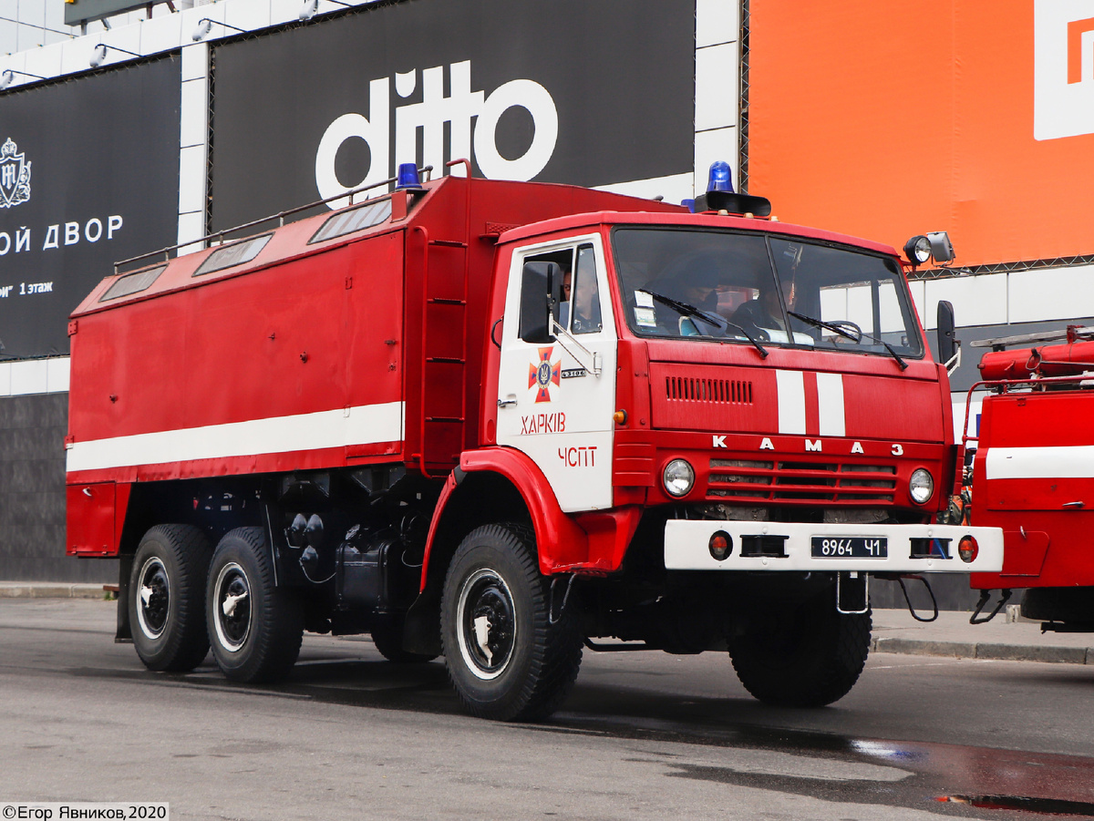 Автомобиль рукавный АР-2 (43106)-215 из Части специализированной пожарной техники г. Харькова.