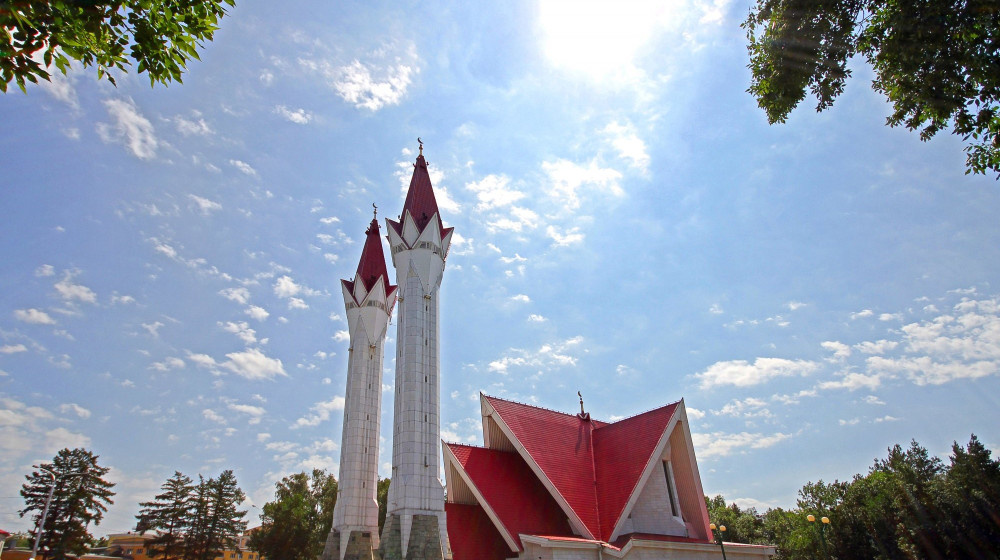    Салават цветет: мечеть в форме тюльпана