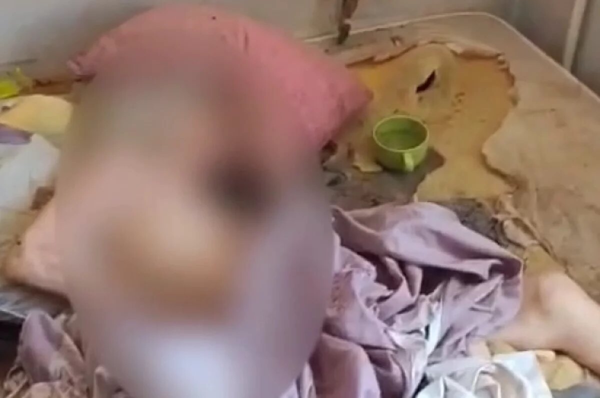    Вокруг мухи и смрад.