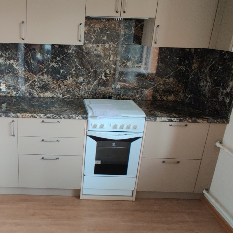 Кухня СОФТ (МДФ+эмаль) с белой плитой