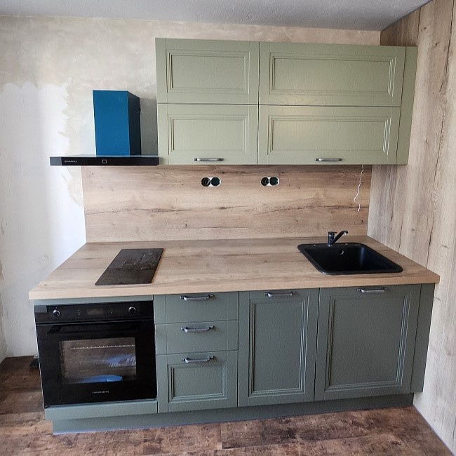 Кухня МАНЧЕСТЕР (МДФ+эмаль) со смещенной варочной панелью