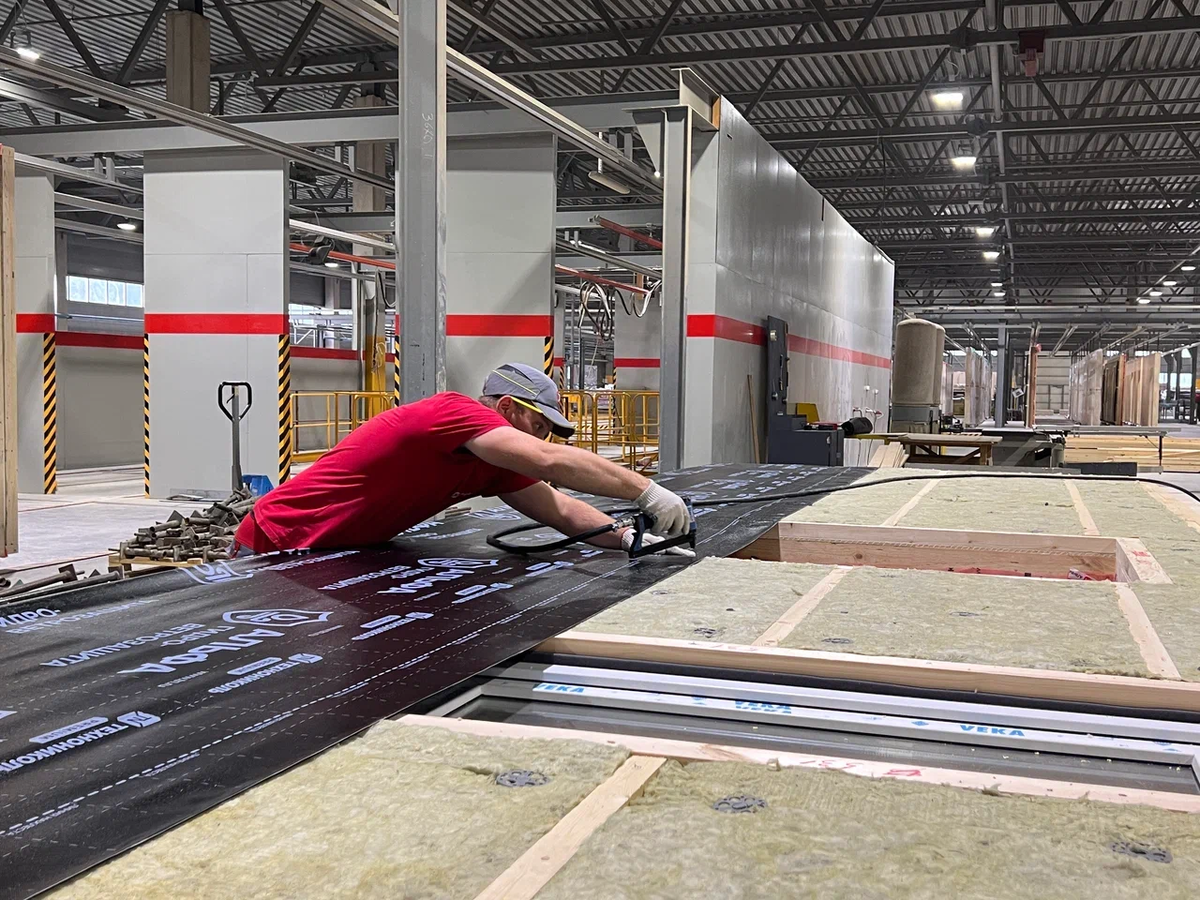 Сборка стеновых панелей на заводе ДОМ ТЕХНОНИКОЛЬ в Нижегородской области