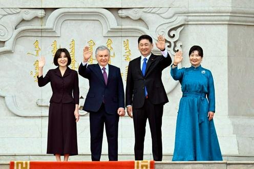 Президенты Узбекистана и Монголии с супругами. Фото пресс-службы Шавката Мирзиёева