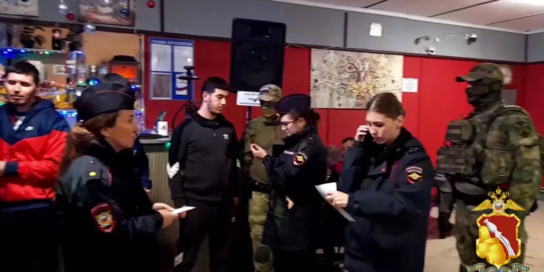 Нелегальных мигрантов выявили полицейские во время рейда по барам и кальянным в Воронеже
