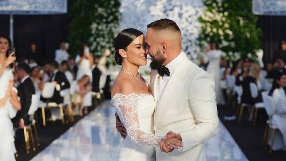 Подписчики накинулись на модель Елену Перминову за неудачное платье на свадьбе Ксении Бородиной. Фото: t.me/borodylia0803.