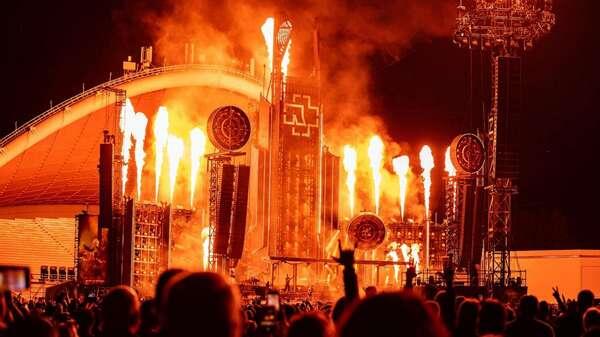 По словам Эдуарда Ратникова, в 2023 году Rammstein планировали провести 11 стадионных концертов в России