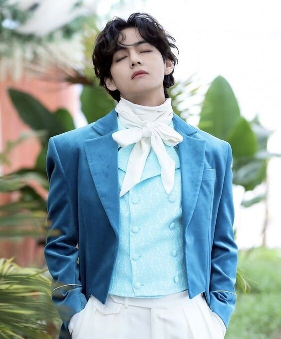 фото из соц.сети. Тэхён 