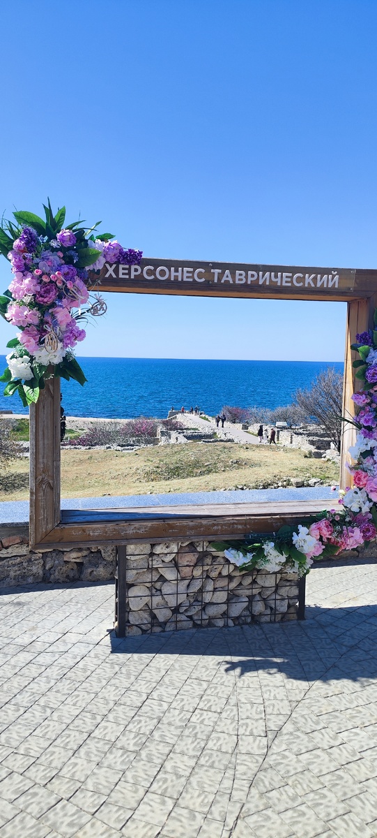 Красивая фотозона на входе