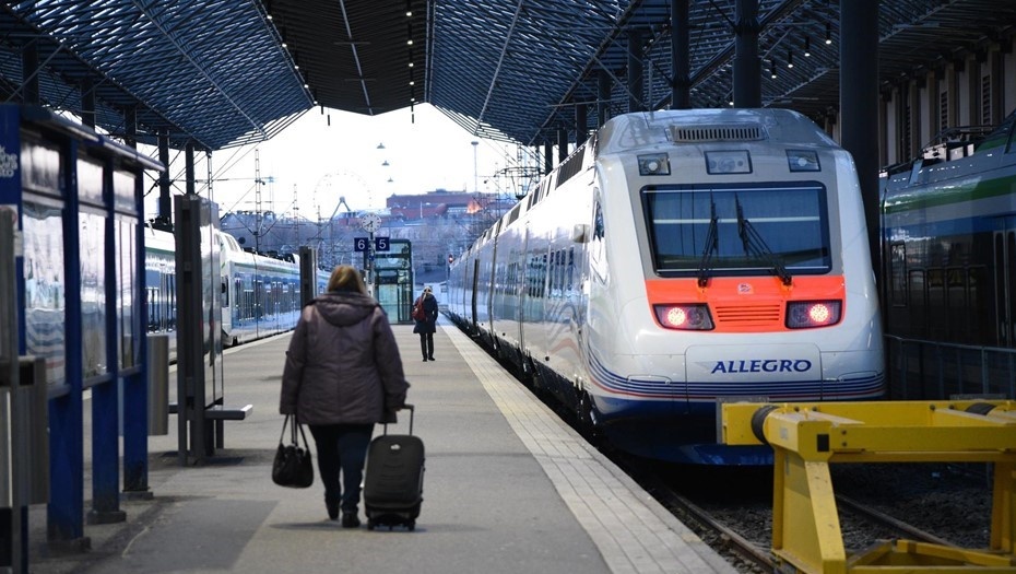    Скоростной поезд "Аллегро" на центральном вокзале в Хельсинки, Финляндия. Архив. Автор фото: Ксения Потеева