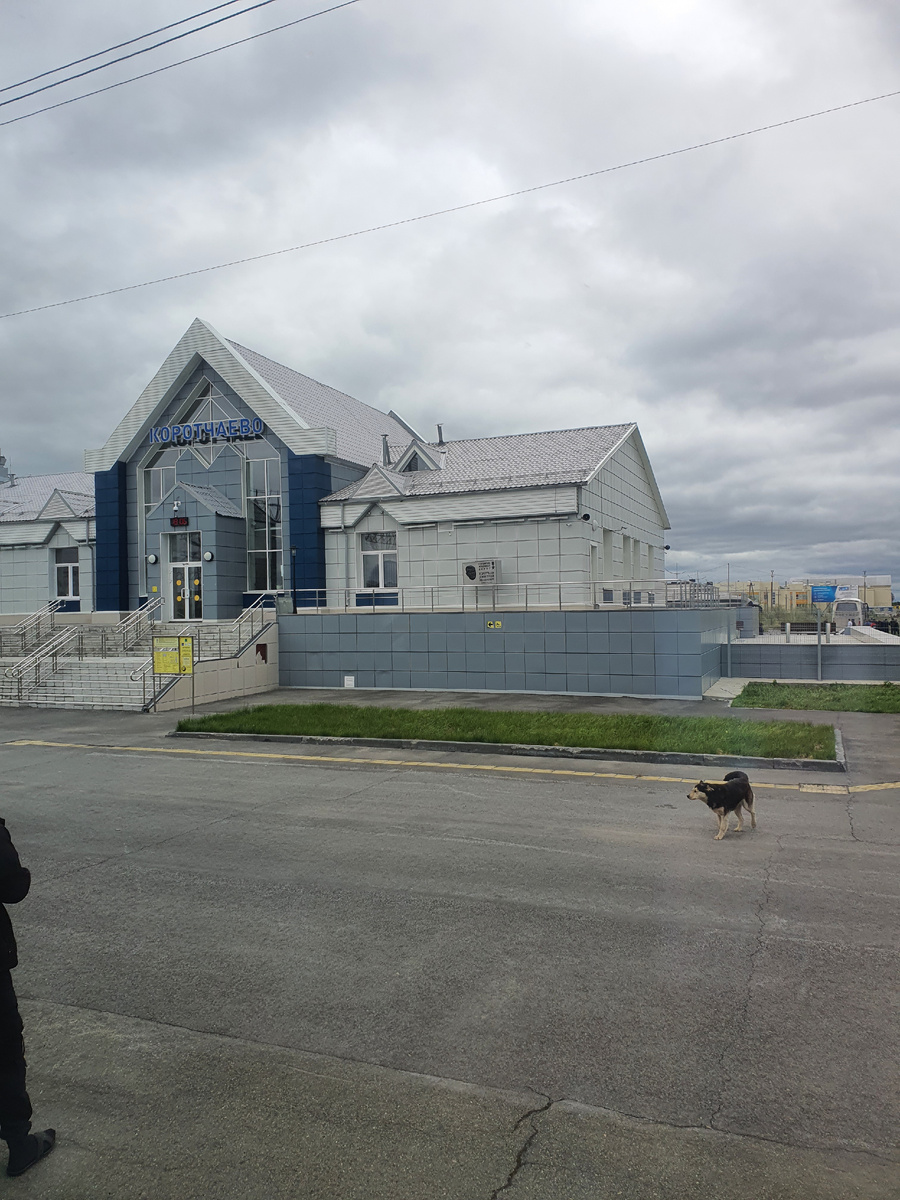 В поезде с севера, одна из станций