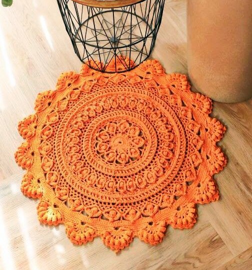 Давно не было красивых интерьерных вещей: салфетки, ковры, пледы и подушка крючком