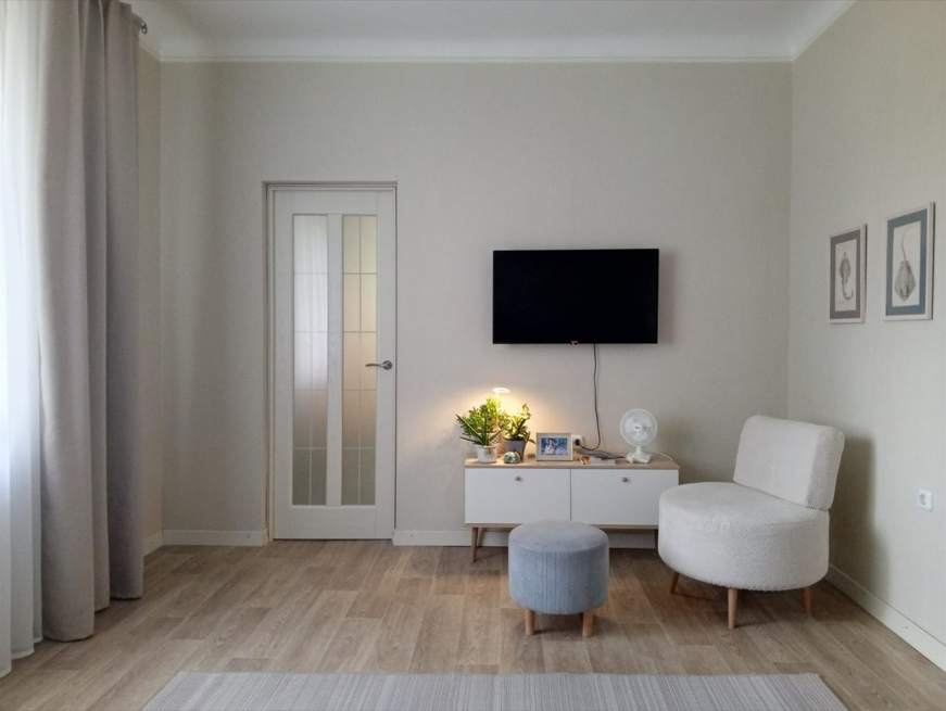 Большая комната, на самом деле, совсем не большая - 15 метров