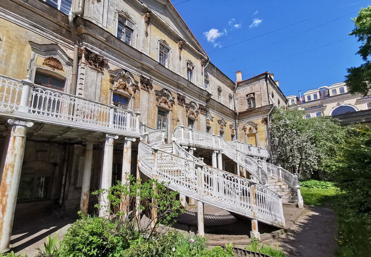 Источник: https://www.spbmuzei.ru/usadba-demidovyh-v-pereulke-grivczova