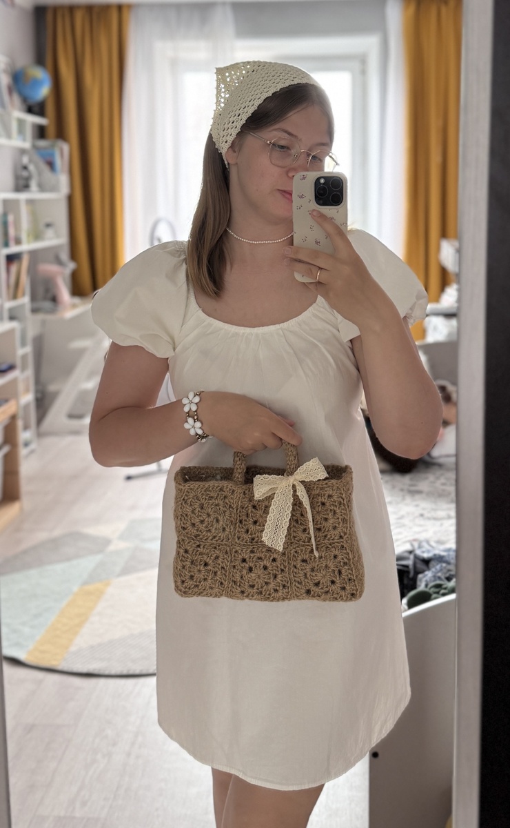 Тадам 🎉 ⬇️☀️

Вот и он🩷
Мастер-класс на сумку из джута крючком из квадратов 😍

Вам потребуется:
1️⃣Джут двухниточный ( вб 404369883)
2️⃣Крючок номер 4
3️⃣Канва для сумки ( вб 88919522)
4️⃣Кружевная лента ( вб 236100854)
