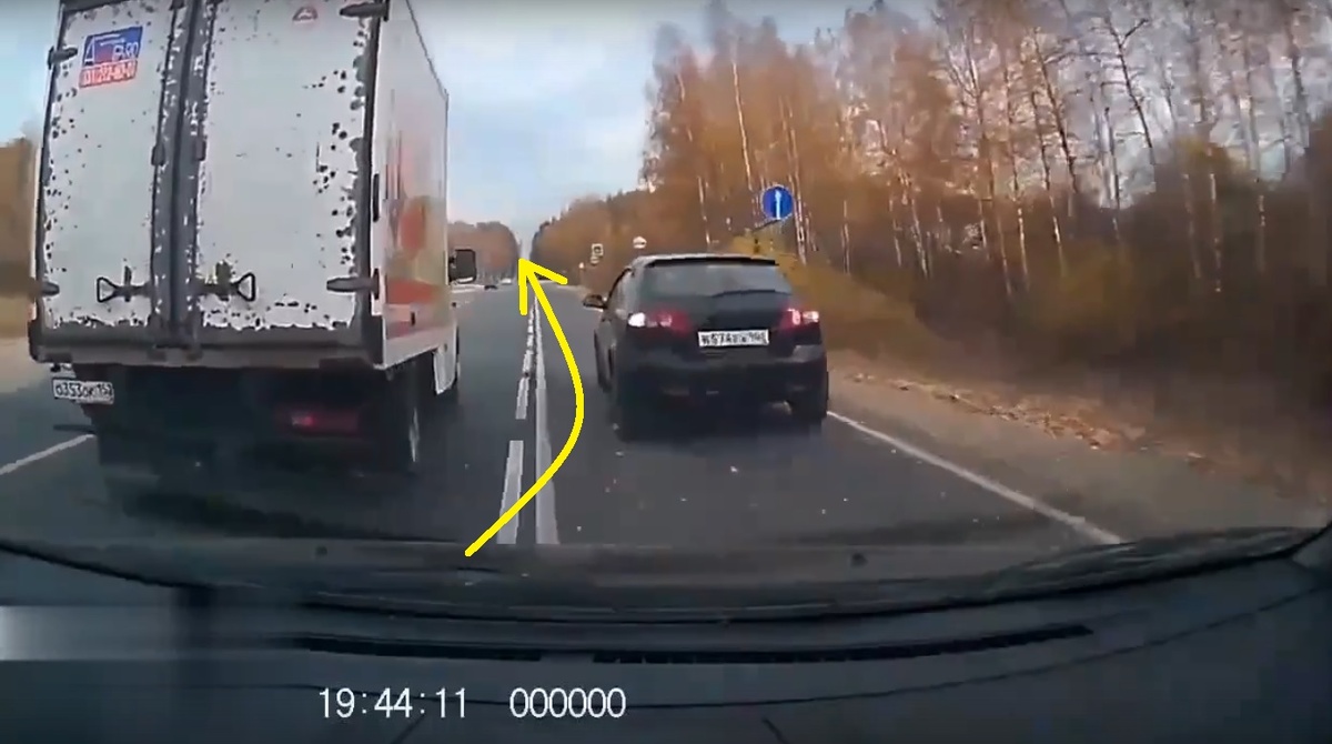 Можно ли обгонять справа или за это оштрафуют: ставим точку в вопросе