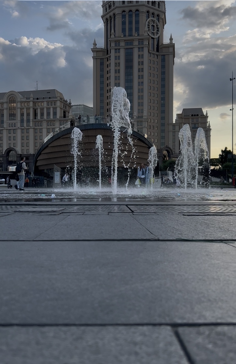 Фонтан у Павелецкого вокзала 