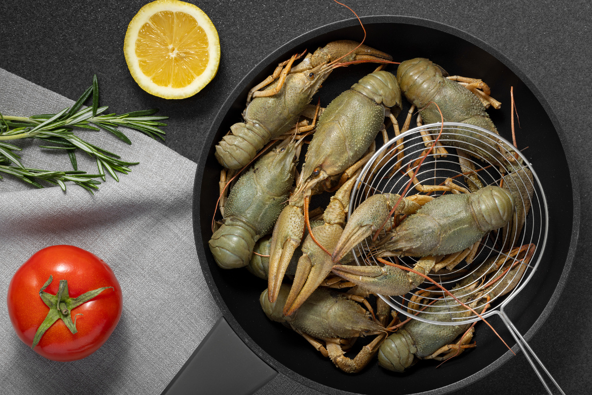 <a href="https://ru.freepik.com/free-photo/top-view-crawfish-saucepan_41052588.htm#fromView=search&page=2&position=44&uuid=6434335e-1337-44c9-84ee-efe0b32b61c9&query=%D1%80%D0%B0%D0%BA%D0%B8">Изображение от freepik</a>