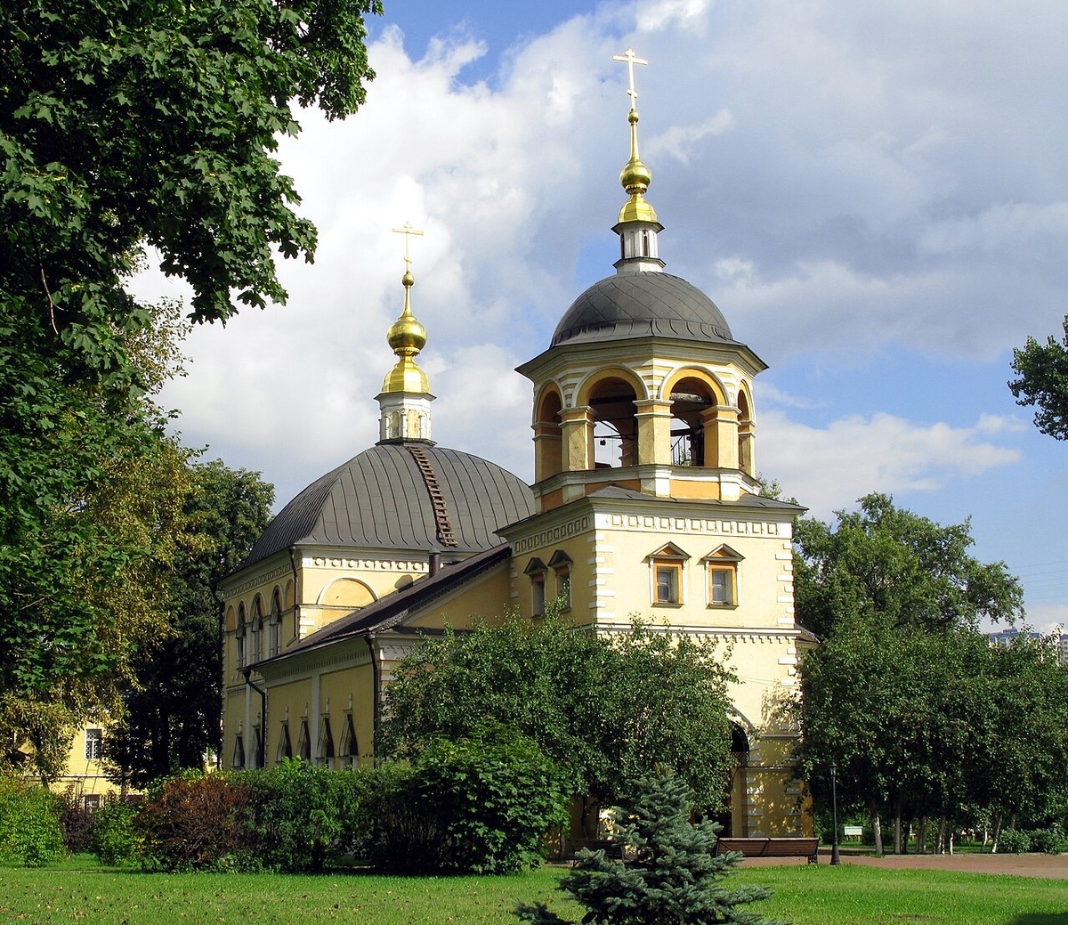 Церковь Воздвижения Господня на Преображенском кладбище в Москве. Фото с wikipedia.org.