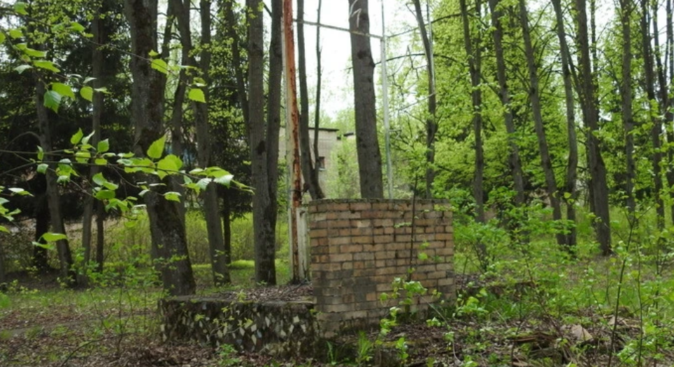 Вот что осталось от трибуны. Фото