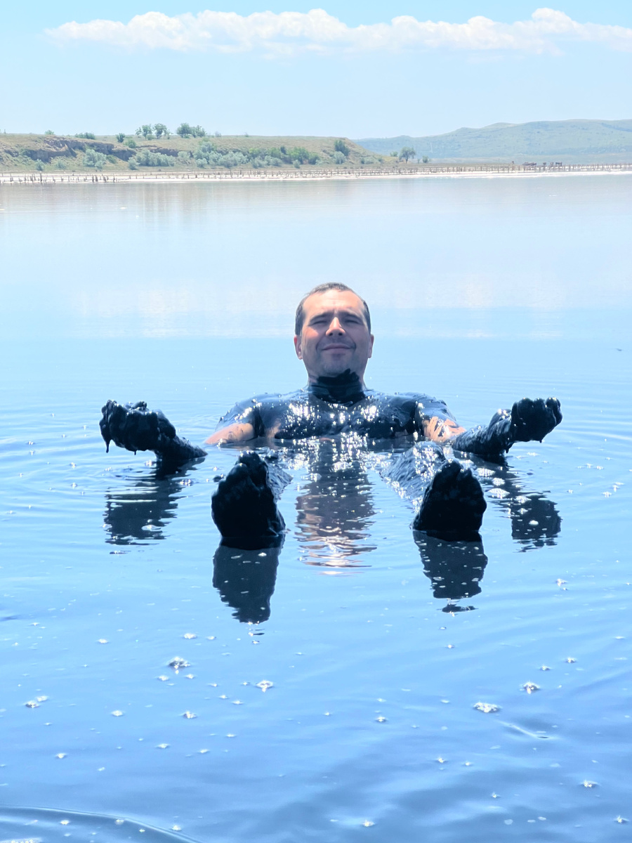 Муж принимает грязевые ванны 