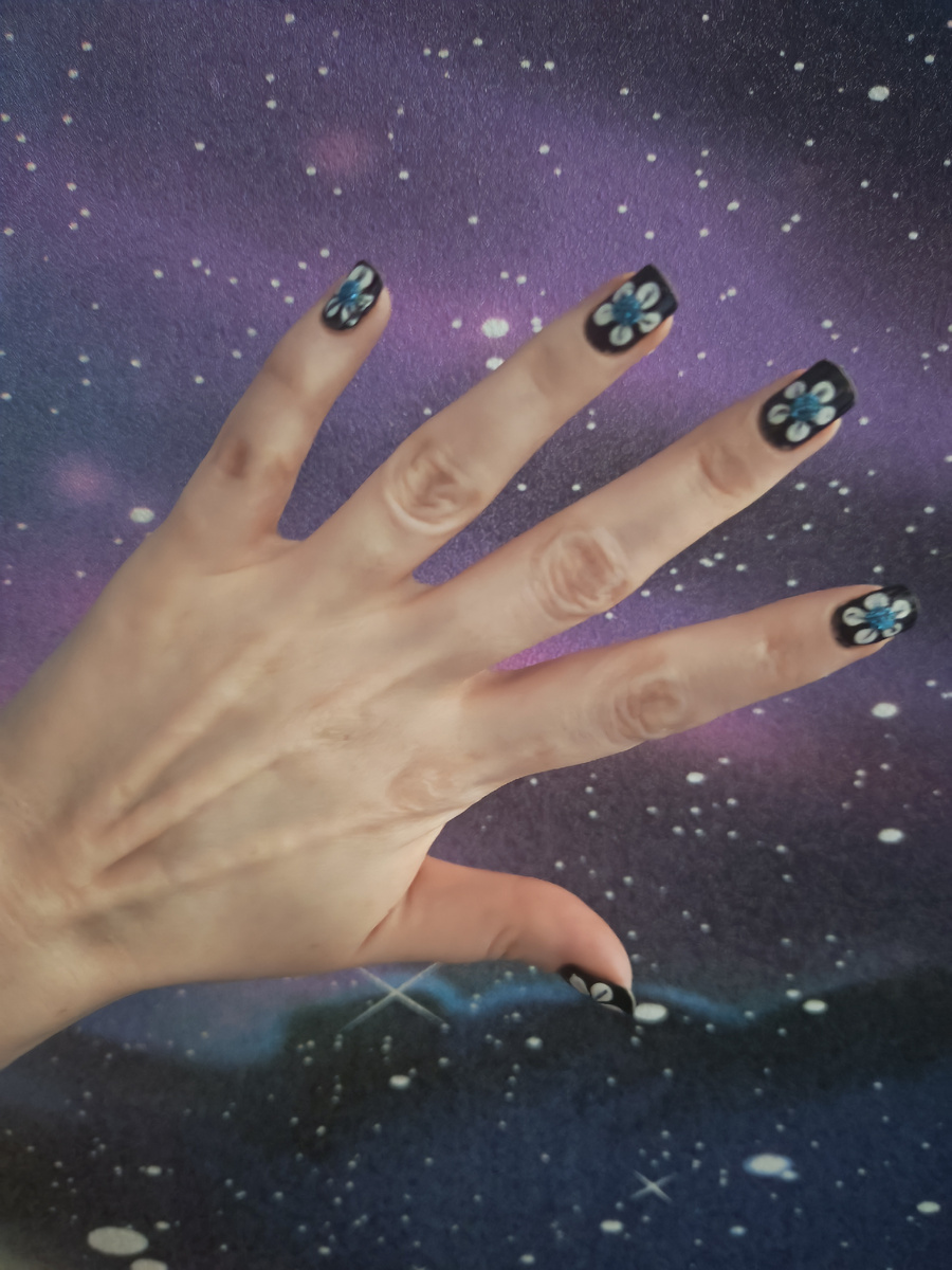 Эти ногти на прошлой недели были, с такого размера начинаю их отращивать 