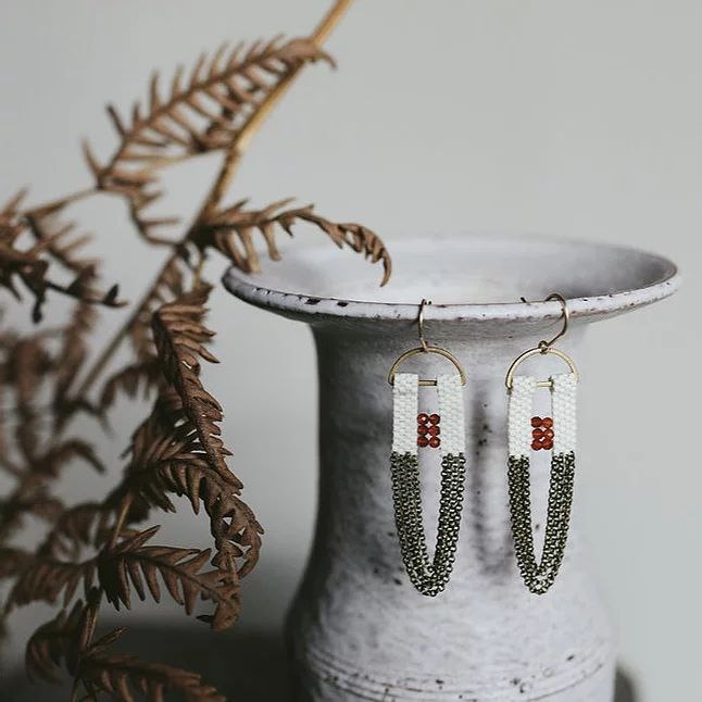 Украшения, созданные с помошью мозаичного полотна.