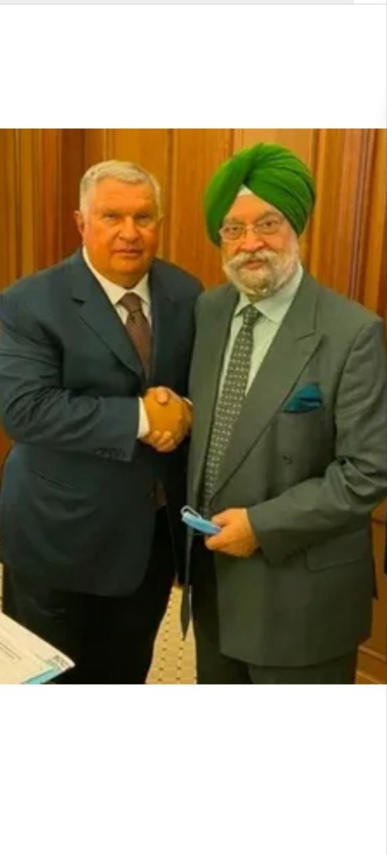 Президент Роснефти И.И. Сечин и министр нефти и газа Индии Хардипа Сингха Пури 