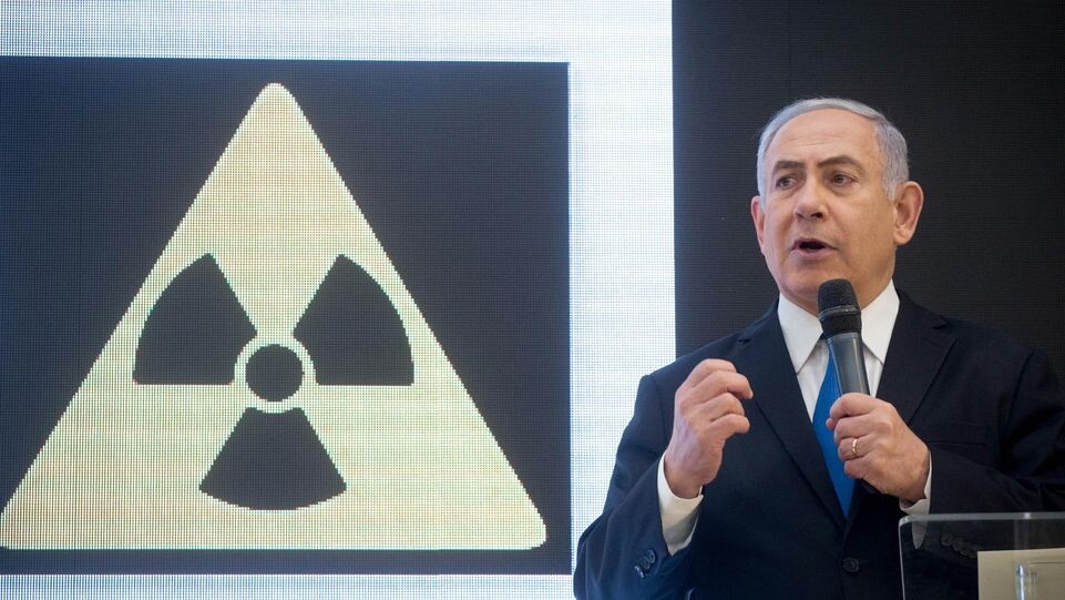    Премьер-министр Израиля Биньямин Нетаньяху рассказывает, что может доказать секретную разработку Ираном ядерного оружия, Тель-Авив, 30 апреля 2018 года. Jinipix / www.globallookpress.com