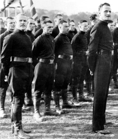 "Чернорубашечники" архивное фото из сети.