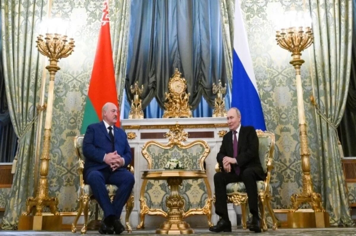    Песков: Путин и Лукашенко постоянно общаются, а на днях встретятся лично