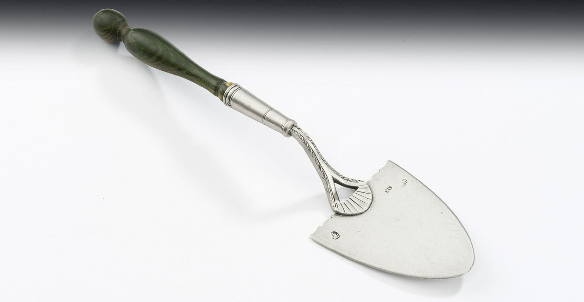 Мастерок для масла. Дж. Китинг. Дублин. Ирландия. Около 1798 г. Серебро, слоновая кость. marycooke.co.uk 