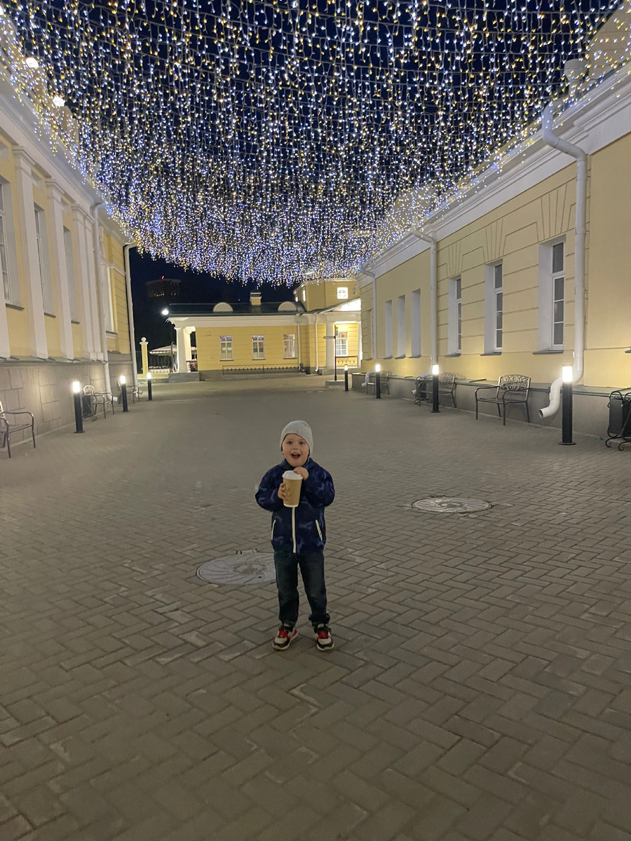 В таком восторге Даня был от выступления хора)