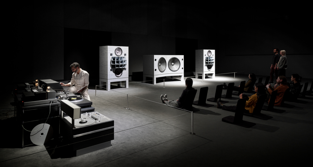 Devon Turnbull «HiFi Listening Room»