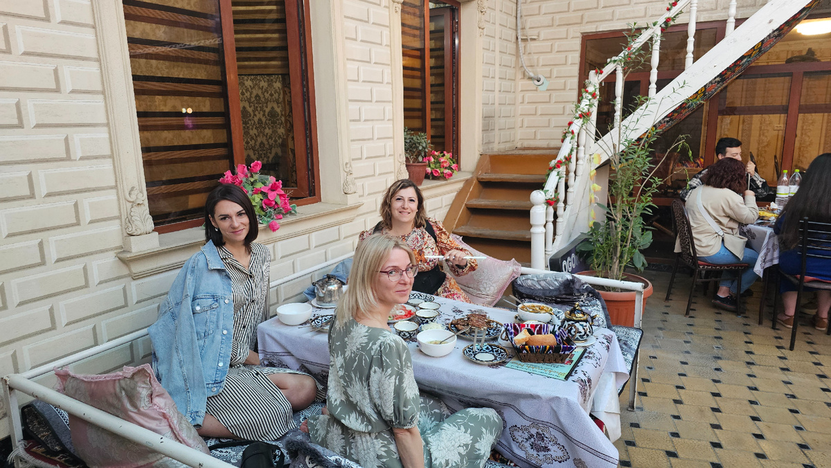 После рынка решили подкрепиться в чудесном месте. Это был шикарный обед!