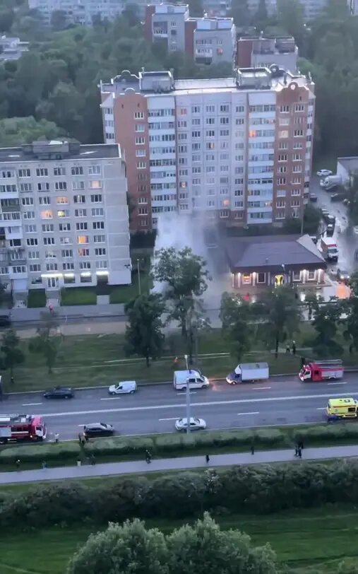    Фото: стоп-кадр видео из телеграм-канала «Мегаполис | ДТП и ЧП | Санкт-Петербург | Питер».