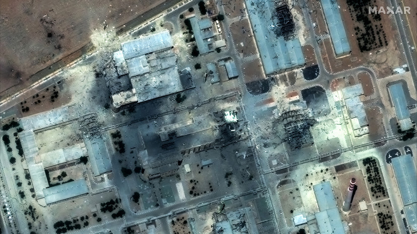     Разрушенные здания на ядерном объекте в Исфахане Gettyimages.ru Satellite image / Maxar Technologies.