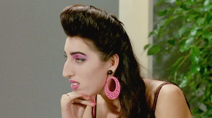 не могу вспомнить - куда я засунула трусики - в кросовки или Пьеру в карман...