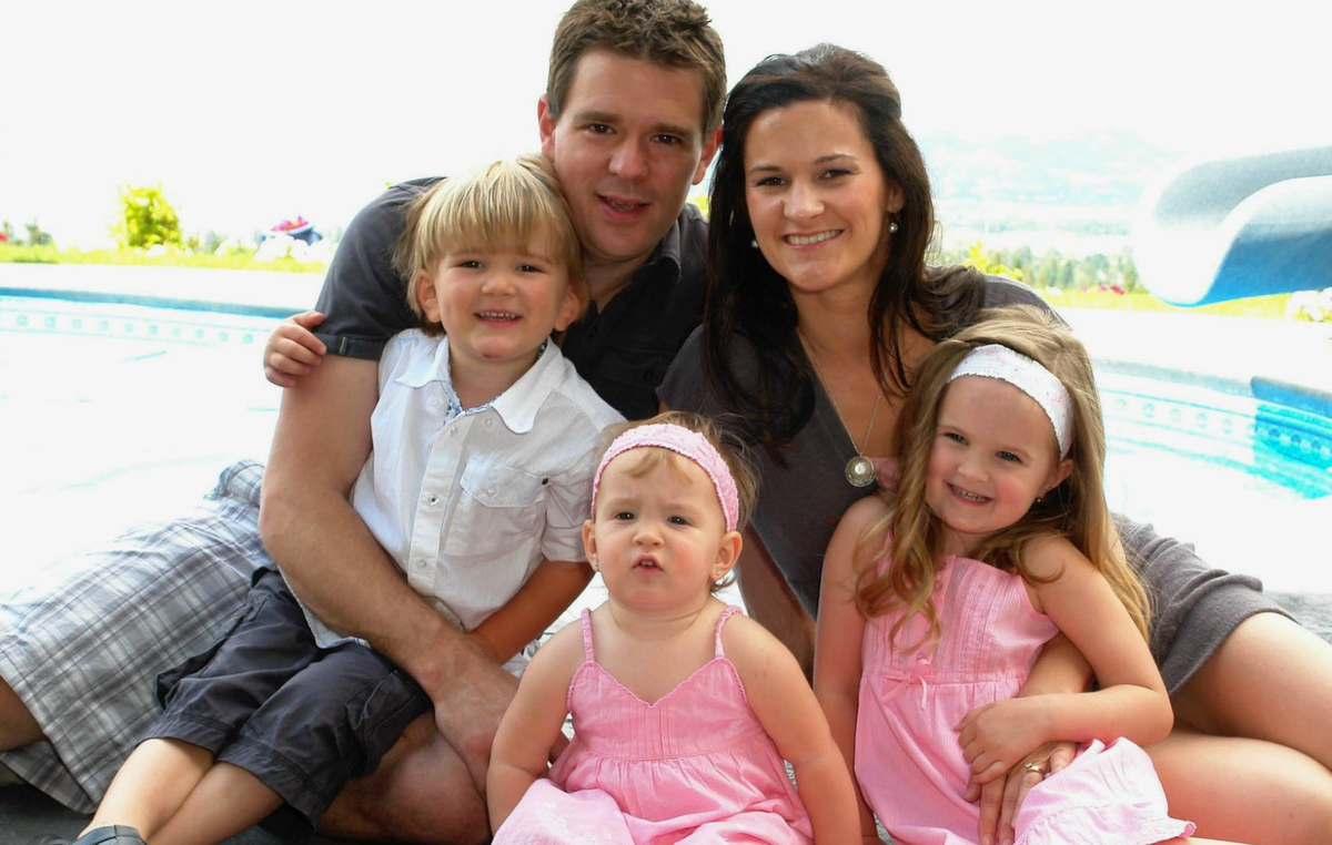 Мы похожи на маму и на дядю Джо. 