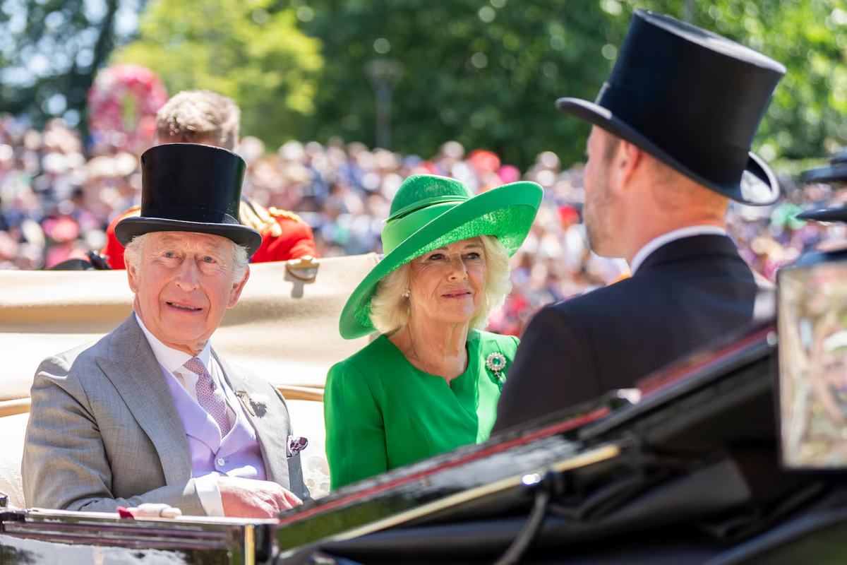 Король Карл, королева Камилла и принц Уильям в Аскоте в этом году